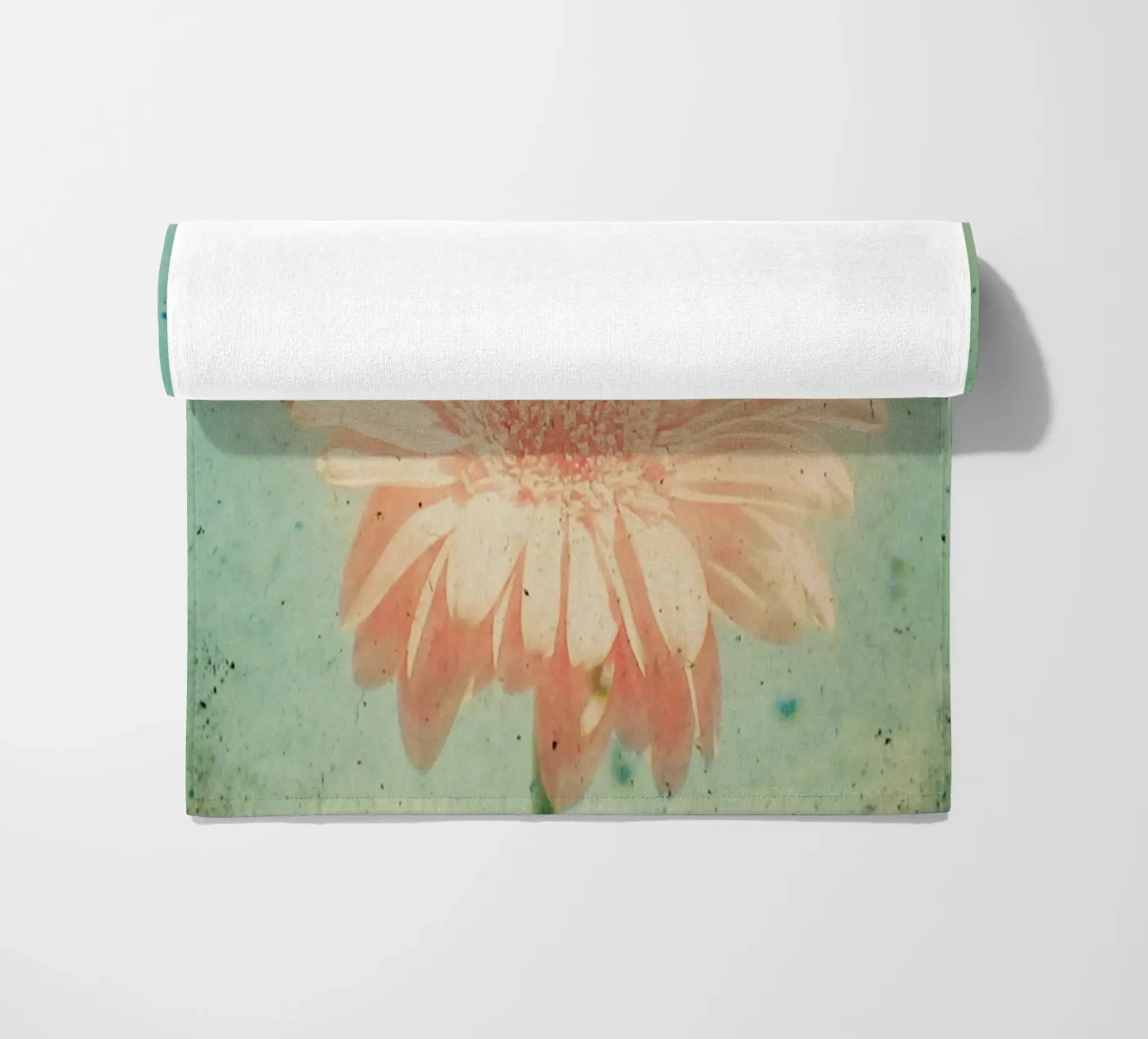 Gerbera strandhanddoek van Cassia Beck Photography