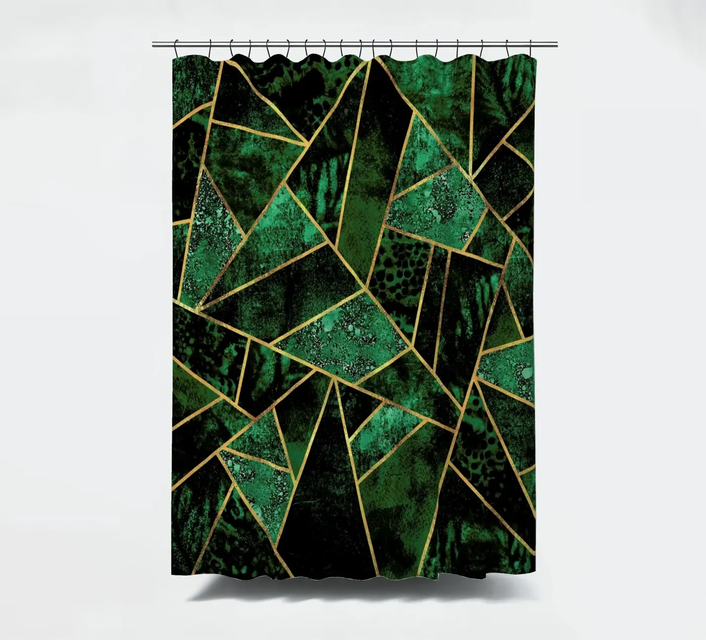 Deep Emerald Duschvorhang von Elisabeth Fredriksson