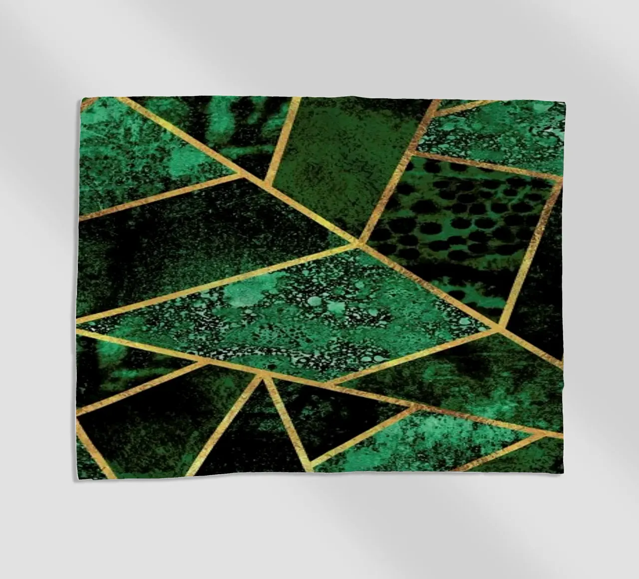 Deep Emerald Strandtuch von Elisabeth Fredriksson