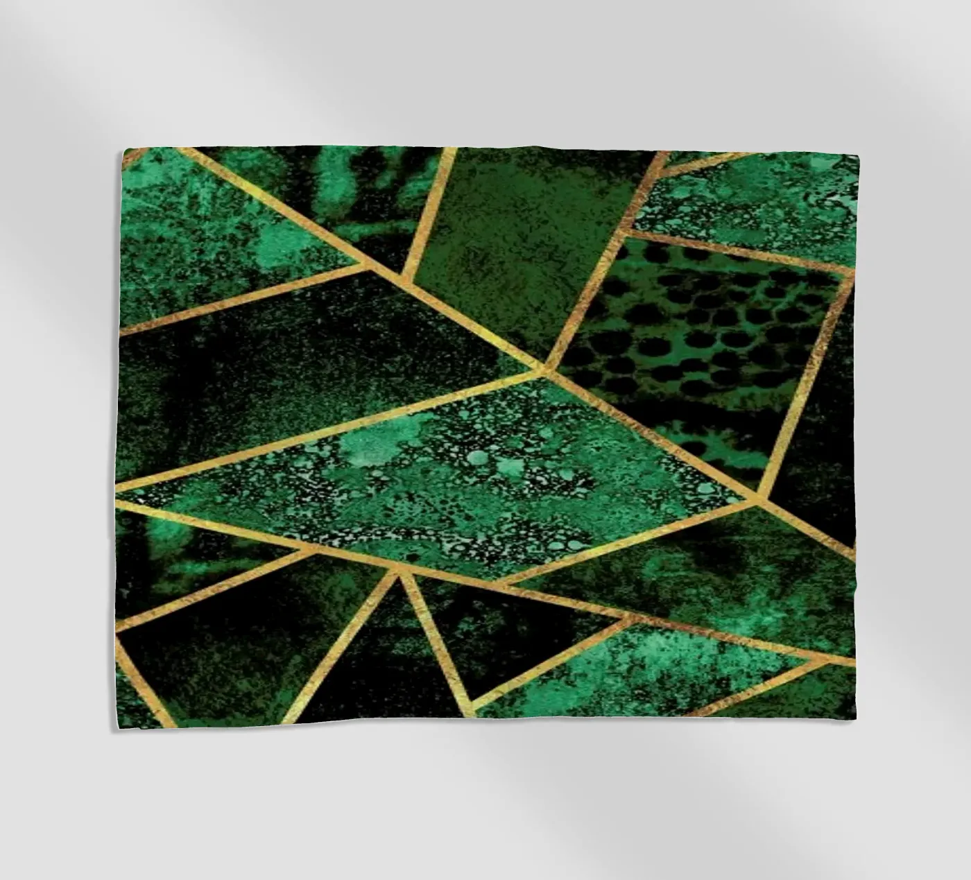 Deep Emerald Strandtuch von Elisabeth Fredriksson