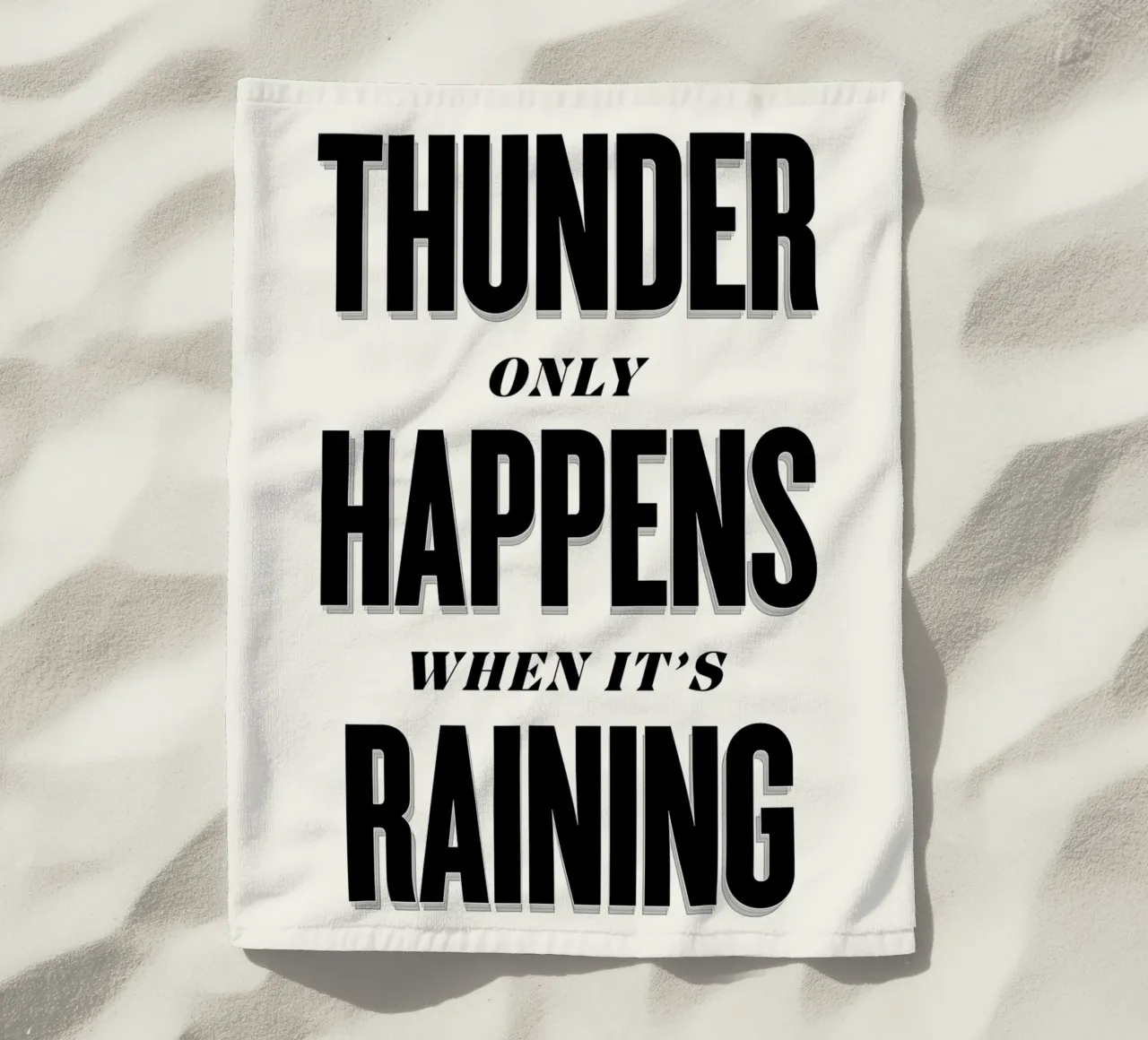 Thunder Only Happens When It's Raining Strandtuch von Lolly & Roobs