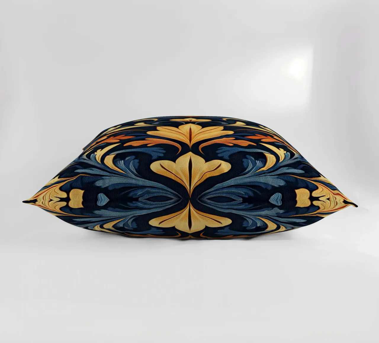 L'Art nouveau: lo splendore fiorente dei tempi passati cuscino da Artful Bloom