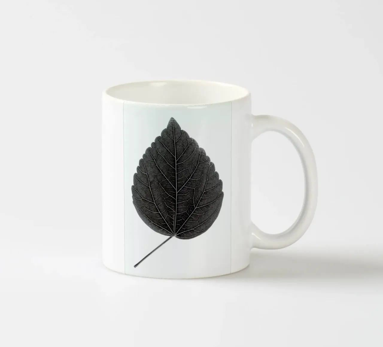 Look Closer Hibiscus Black tazza in ceramica da Studio Nahili