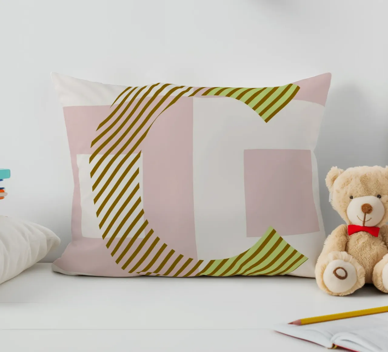 C Typeface Alphabet cuscino da lazydaypaper
