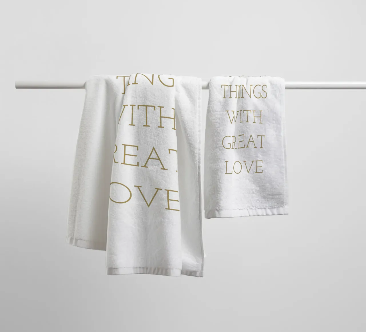 Do small things with great love asciugamano da bagno da apoloprints
