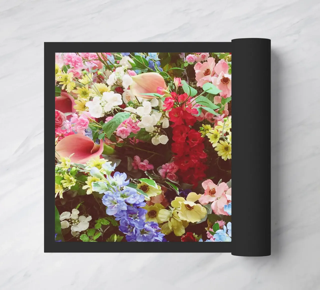 Blumenexplosion Fußmatte von Cassia Beck Photography