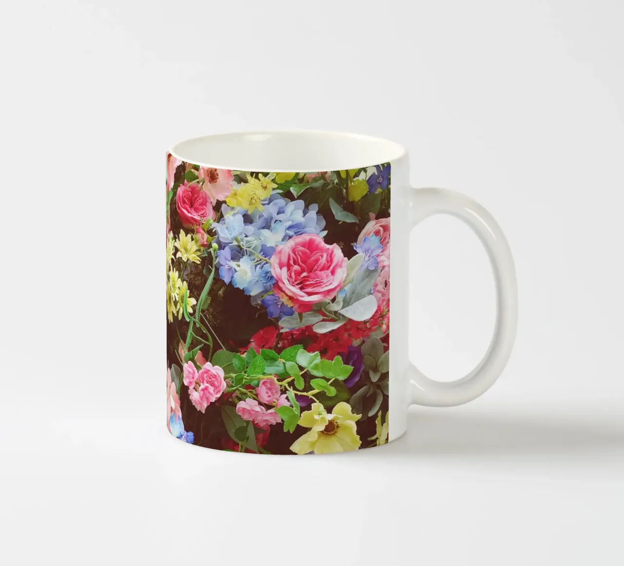 Esplosione floreale tazza in ceramica da Cassia Beck Photography
