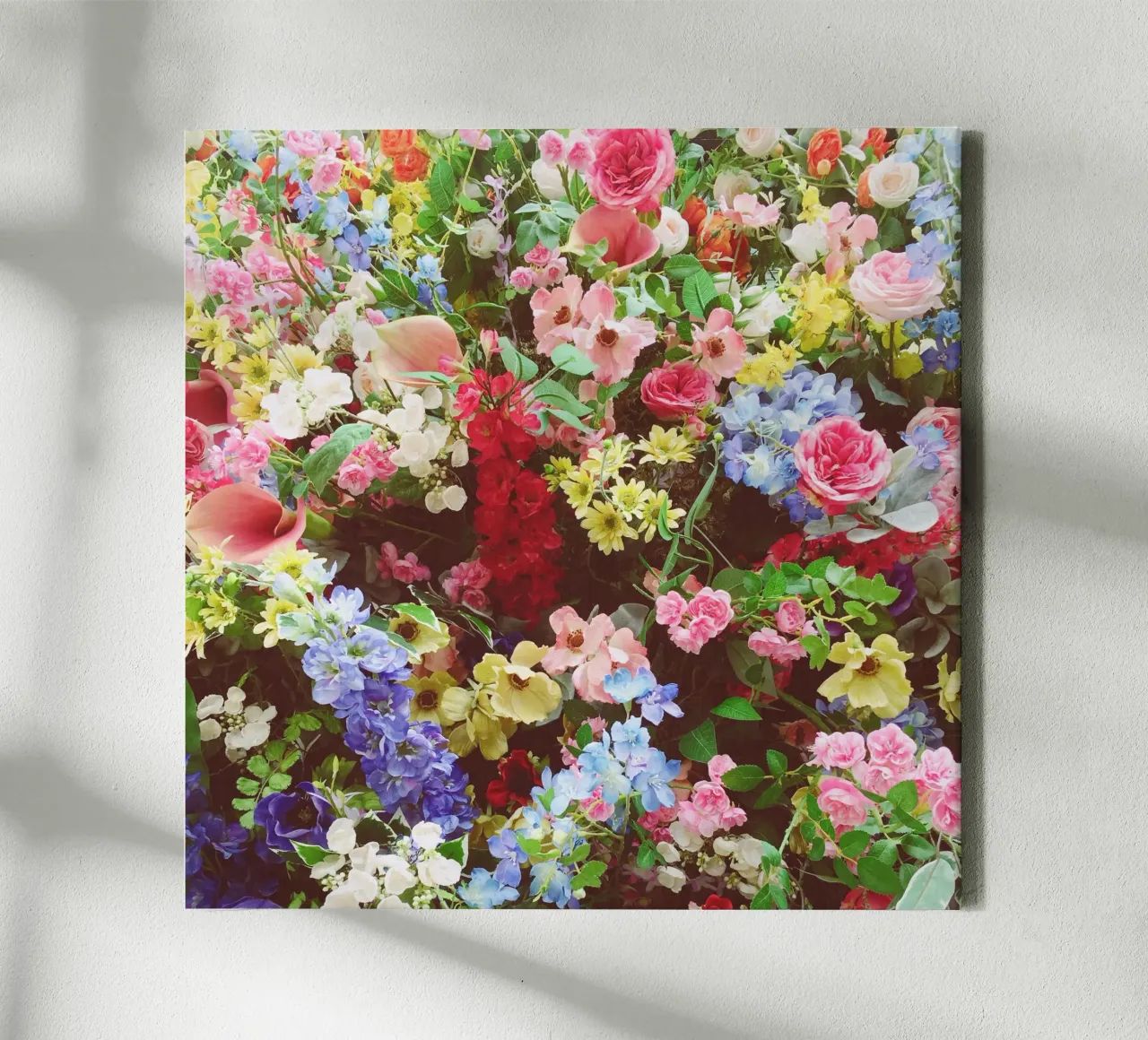 Bloemen explosie canvas met Baklijst van Cassia Beck Photography