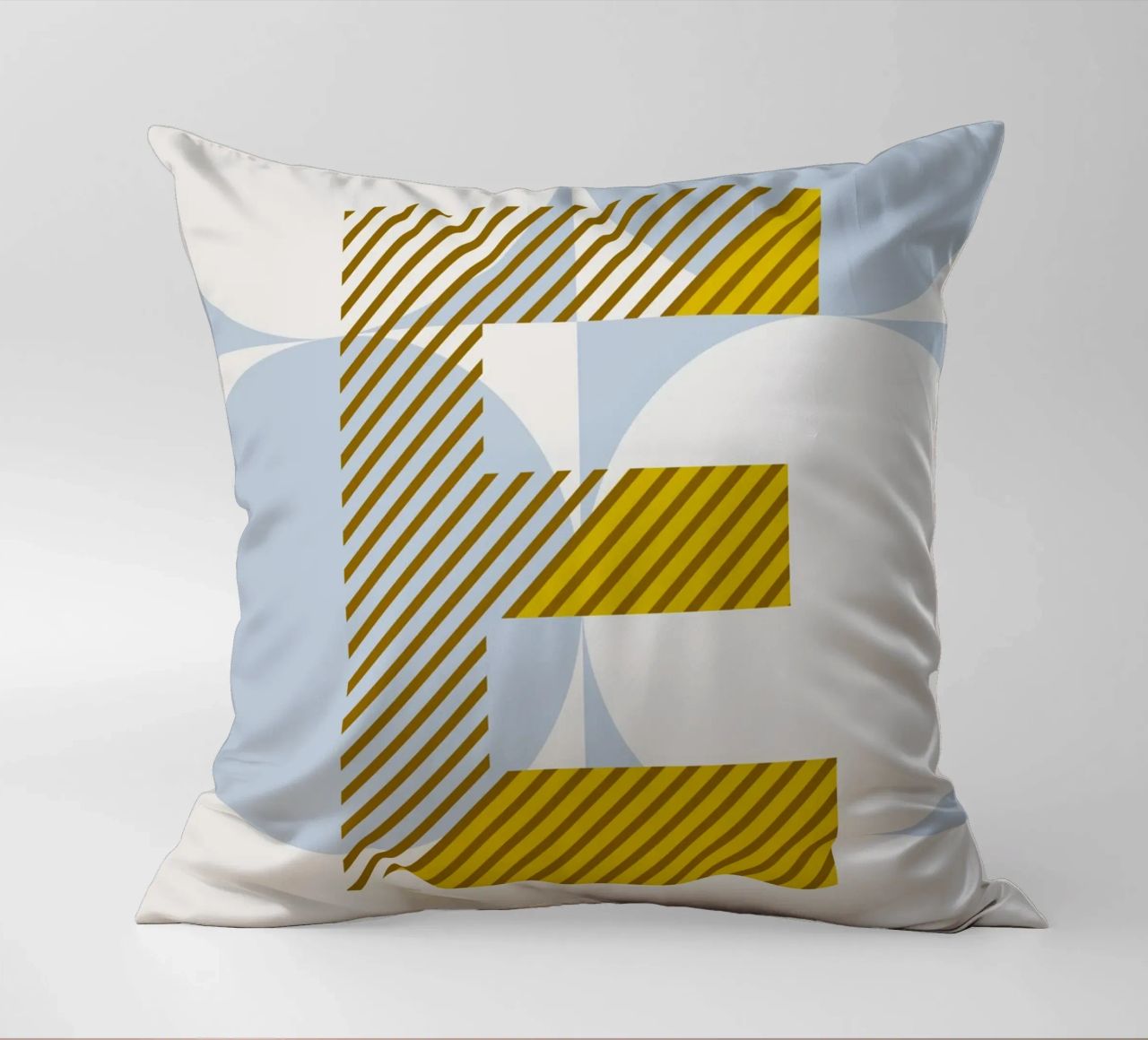 E Typeface Alphabet cuscino da lazydaypaper