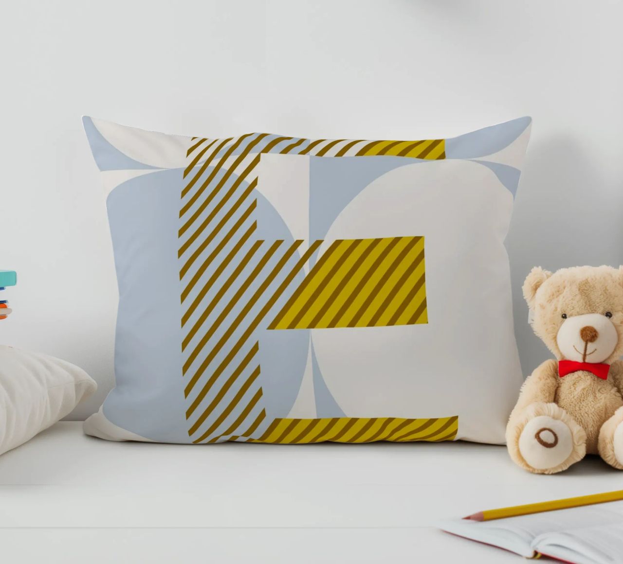 E Typeface Alphabet cuscino da lazydaypaper