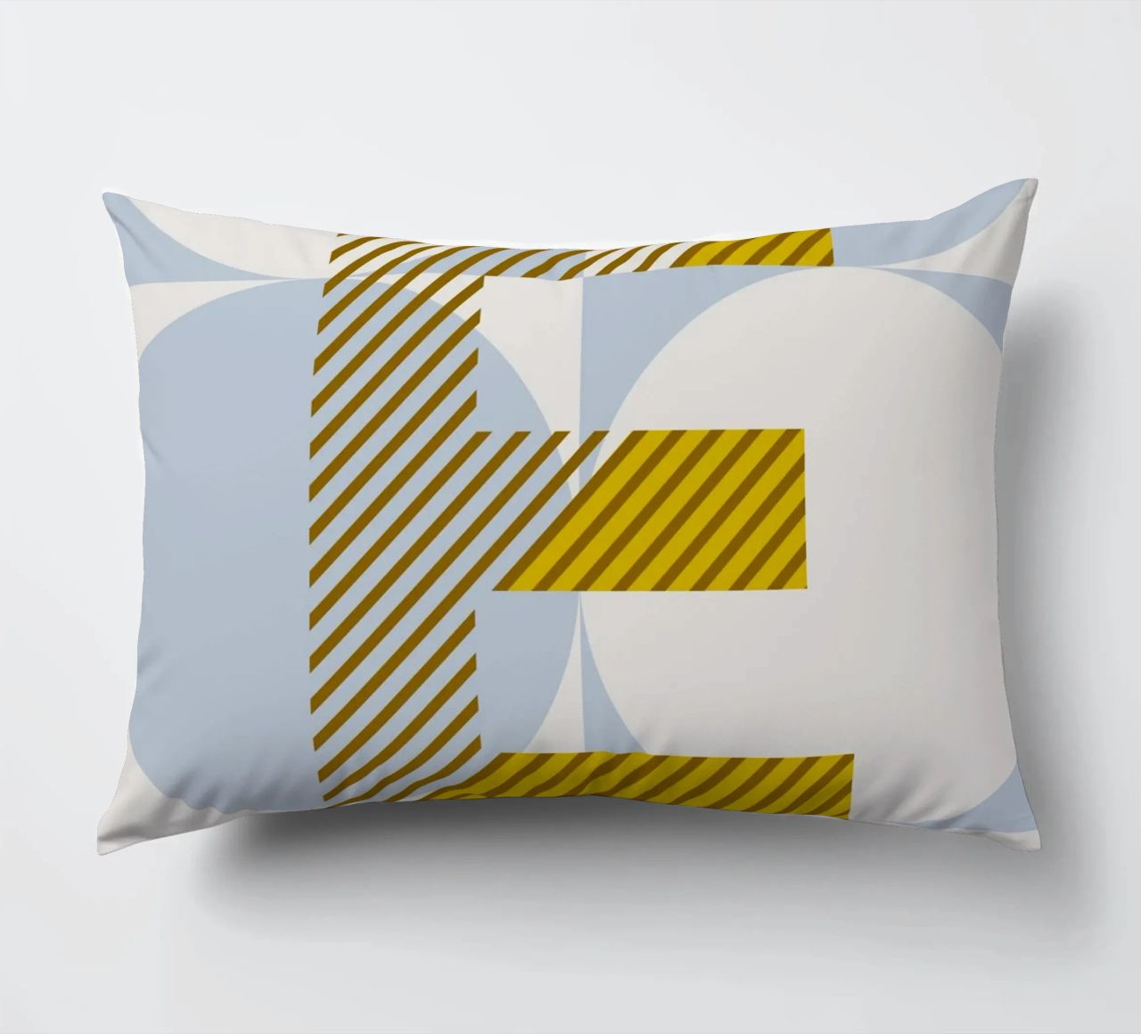 E Typeface Alphabet cuscino da lazydaypaper