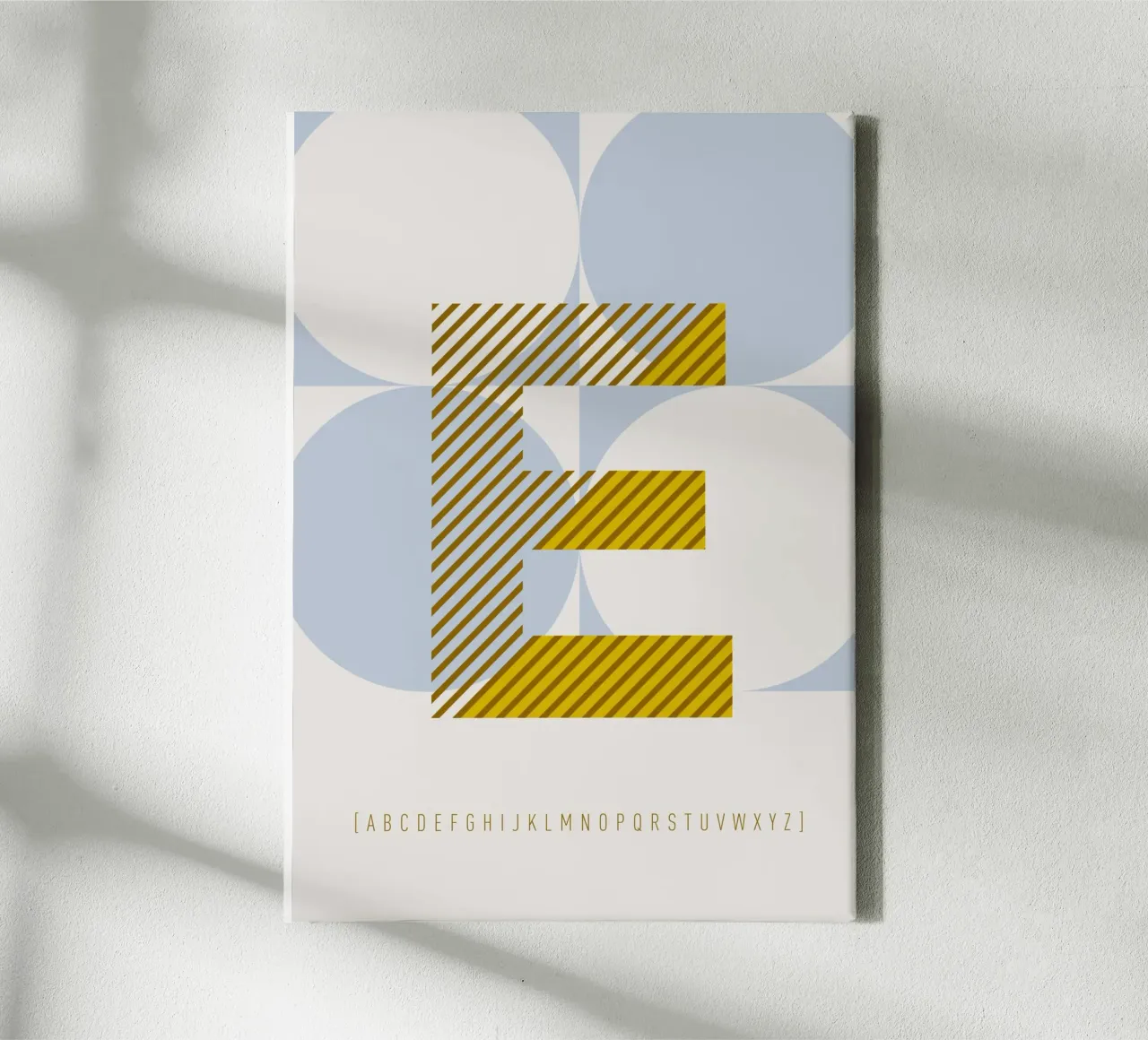 E Typeface Alphabet tela con Cornice a cassetta da lazydaypaper