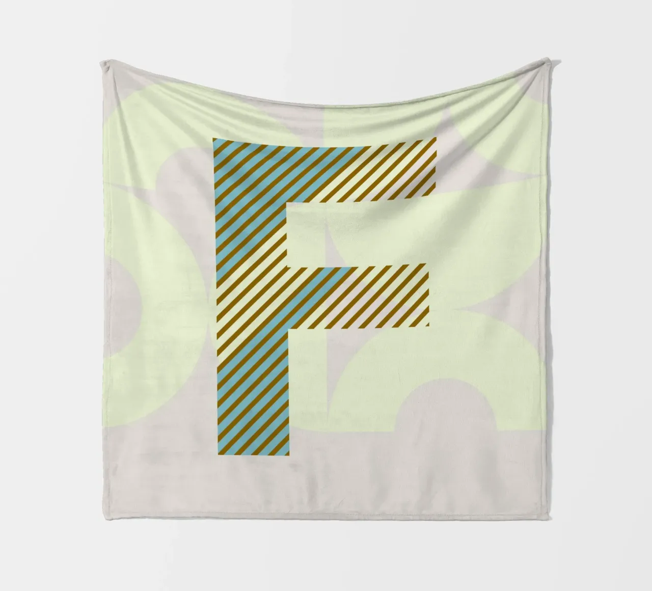 F Typeface Alphabet coperta in pile da lazydaypaper