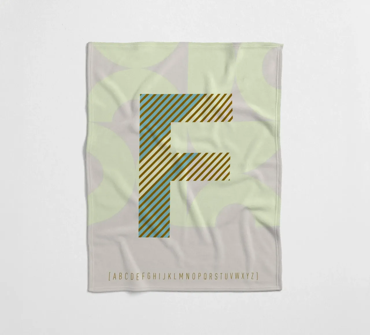 F Typeface Alphabet coperta in pile da lazydaypaper