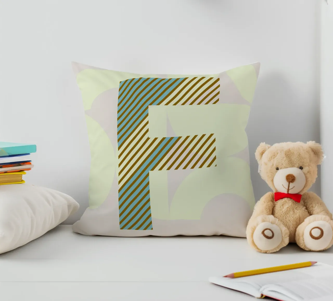 F Typeface Alphabet cuscino da lazydaypaper