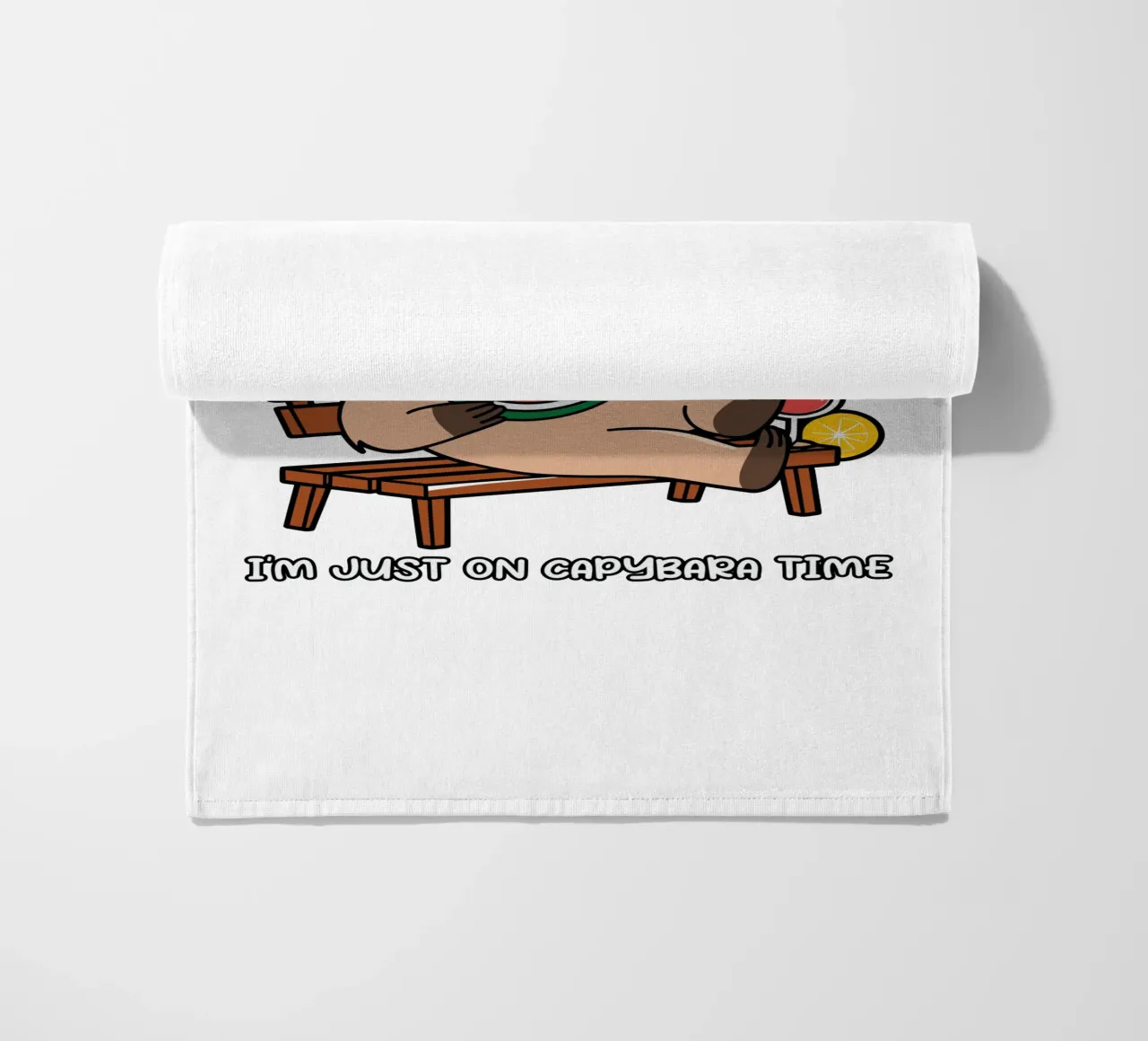 I'M NOT LAZY. I'M JUST ON CAPYBARA TIME Strandtuch von edsonramosart