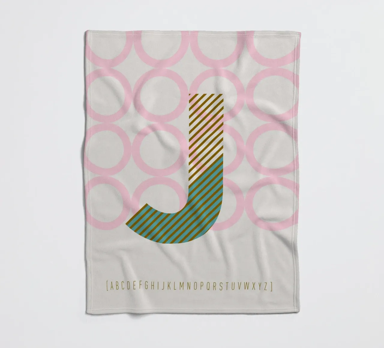 J Typeface Alphabet coperta in pile da lazydaypaper