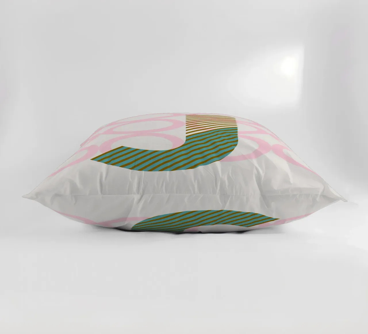 J Typeface Alphabet cuscino da lazydaypaper