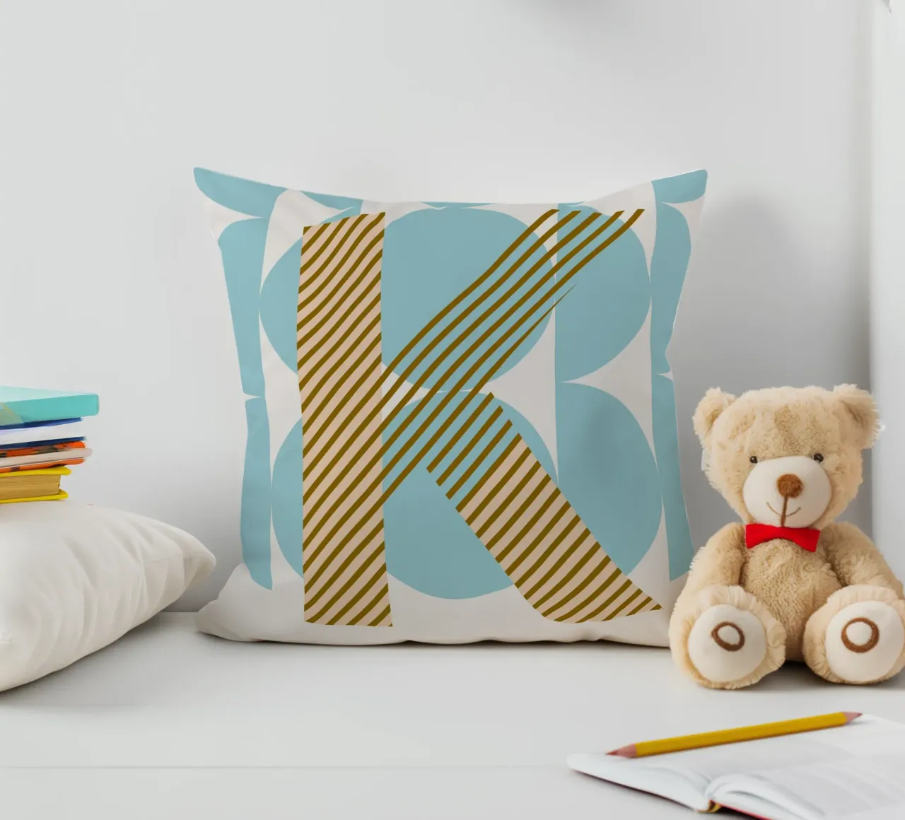 K Typeface Alphabet cuscino da lazydaypaper