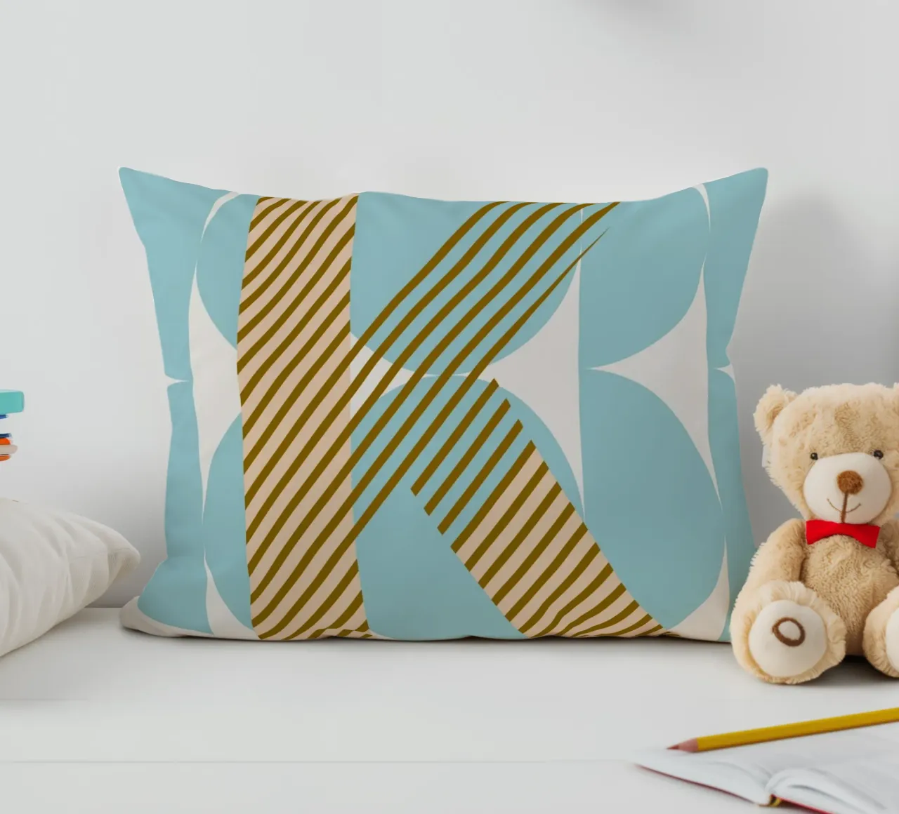 K Typeface Alphabet cuscino da lazydaypaper