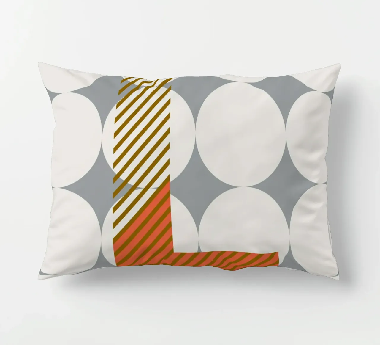 L Typeface Alphabet cuscino da lazydaypaper