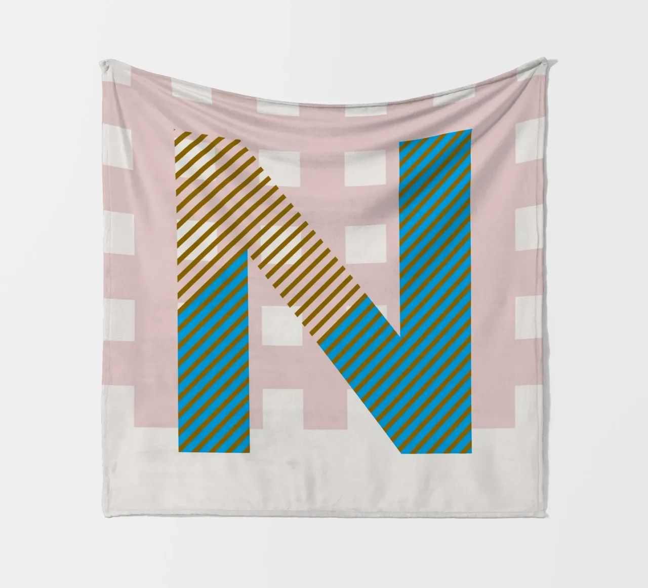 N Typeface Alphabet coperta in pile da lazydaypaper