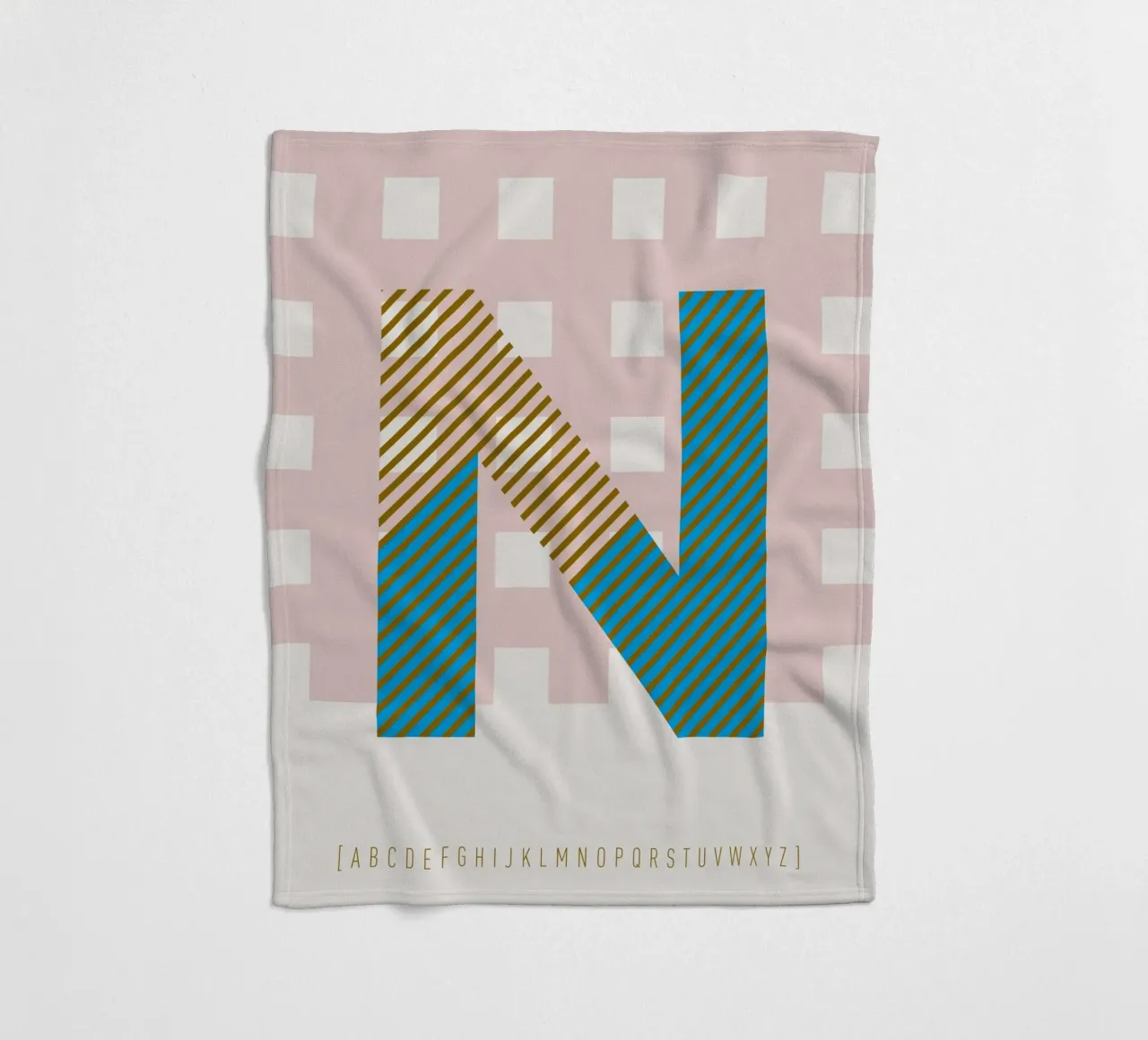 N Typeface Alphabet coperta in pile da lazydaypaper