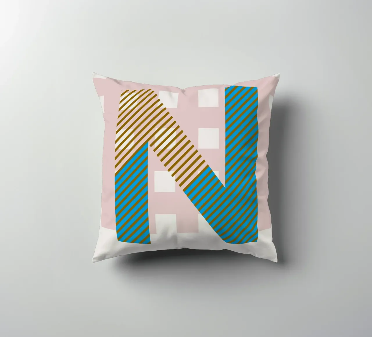 N Typeface Alphabet cuscino da lazydaypaper