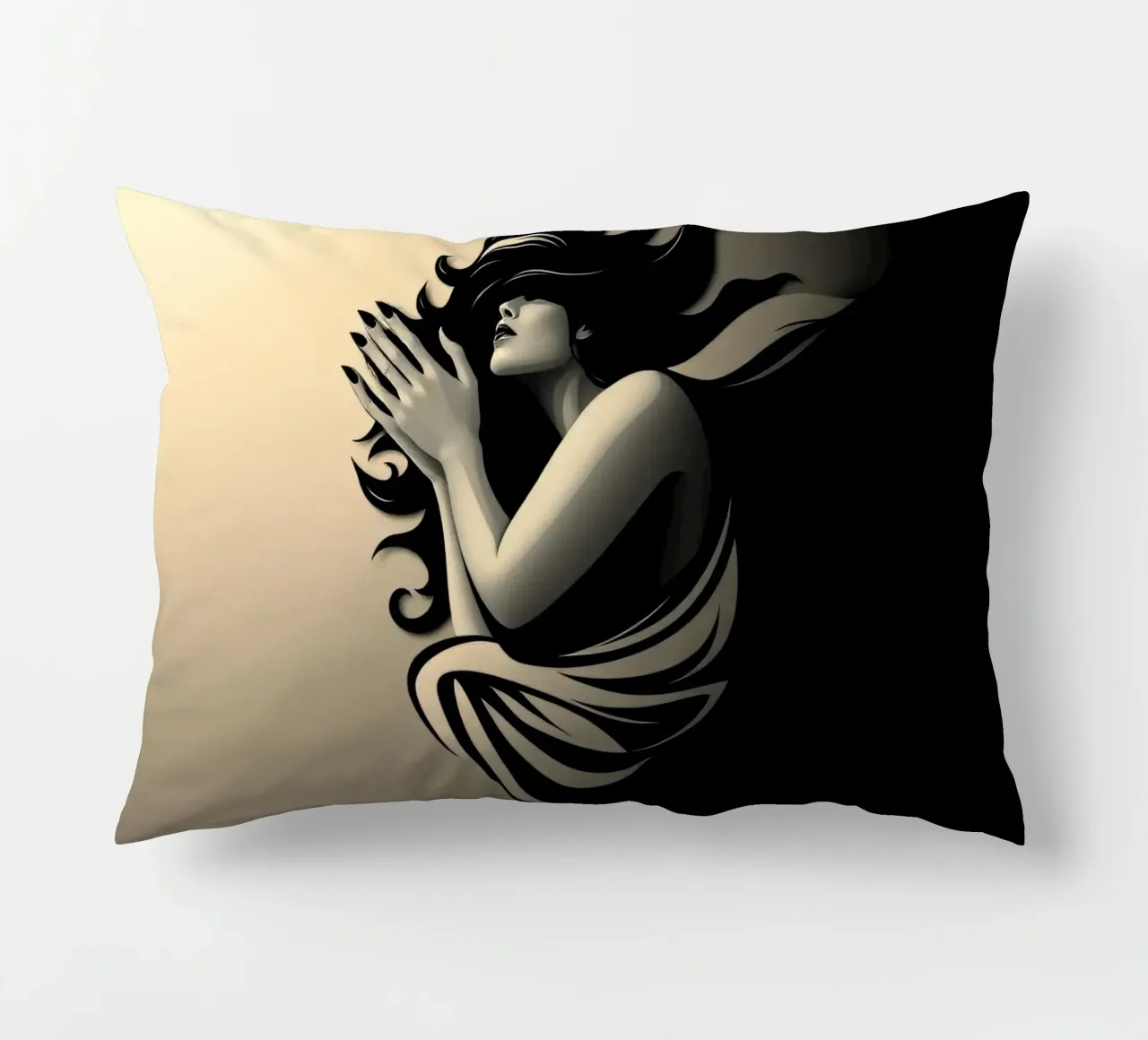 Una donna in preghiera, simbolo di pace e riflessione cuscino da DesignDoodle