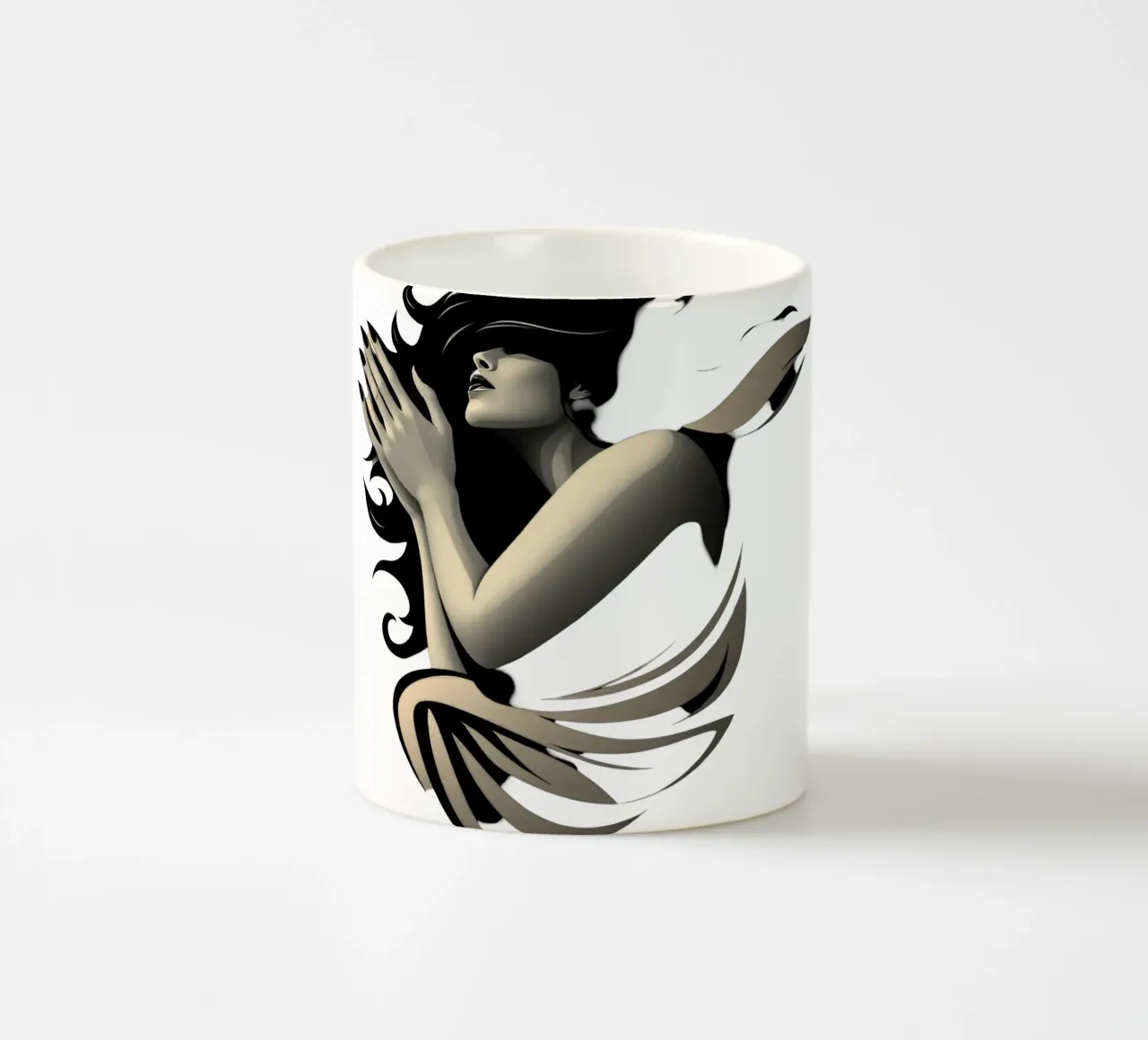 Una donna in preghiera, simbolo di pace e riflessione tazza in ceramica da DesignDoodle