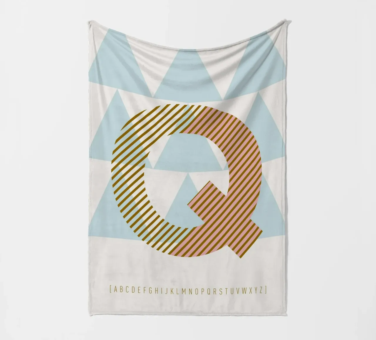 Q Typeface Alphabet coperta in pile da lazydaypaper