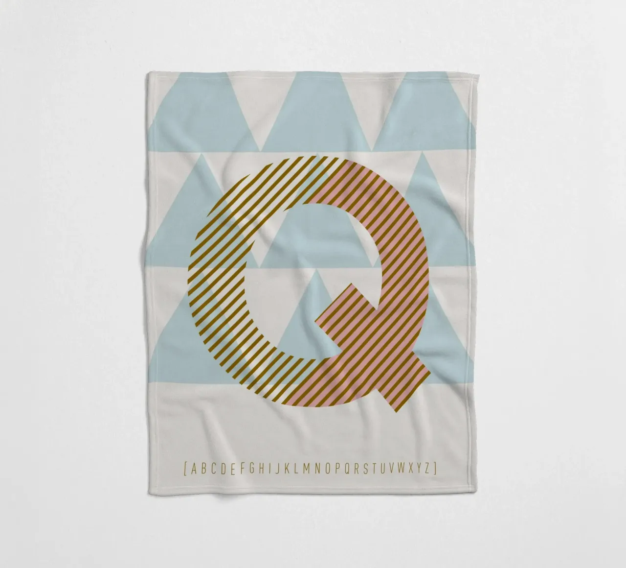 Q Typeface Alphabet coperta in pile da lazydaypaper