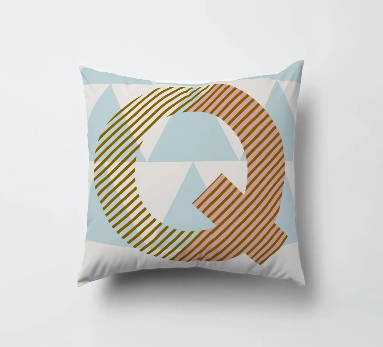 Q Typeface Alphabet cuscino da lazydaypaper
