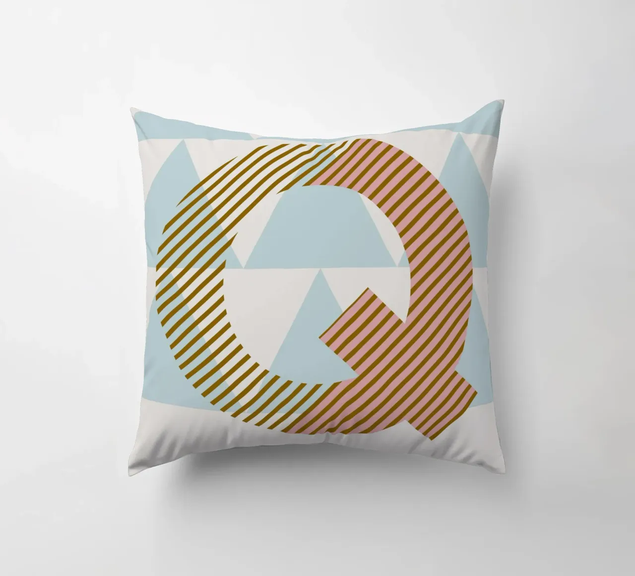 Q Typeface Alphabet cuscino da lazydaypaper
