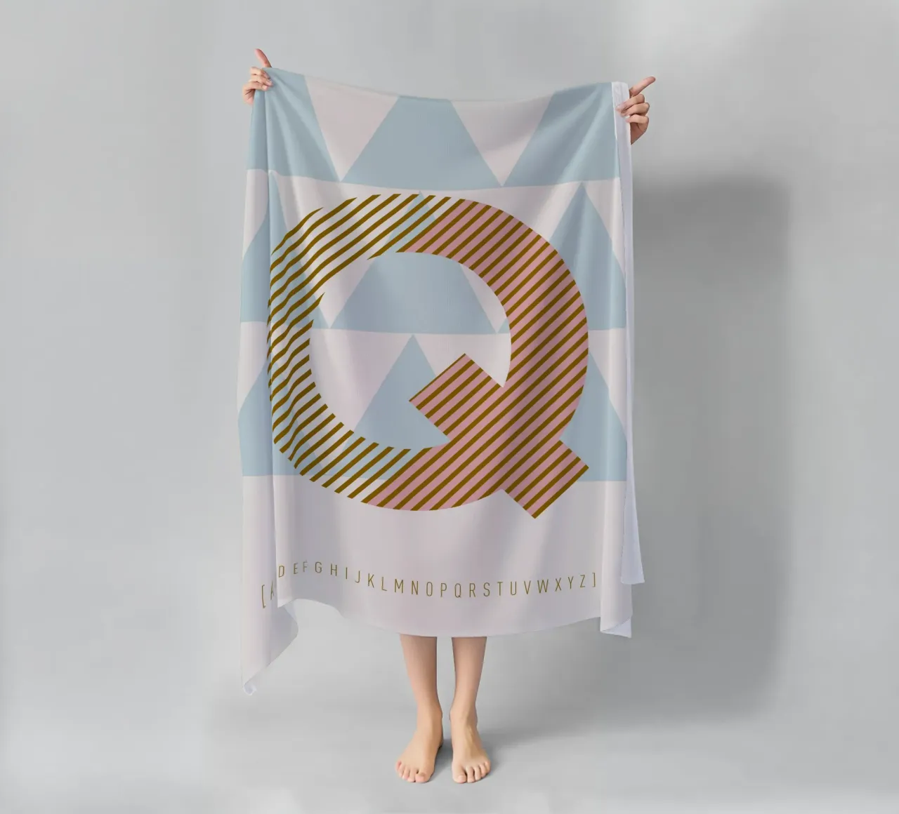 Q Typeface Alphabet telo mare da lazydaypaper