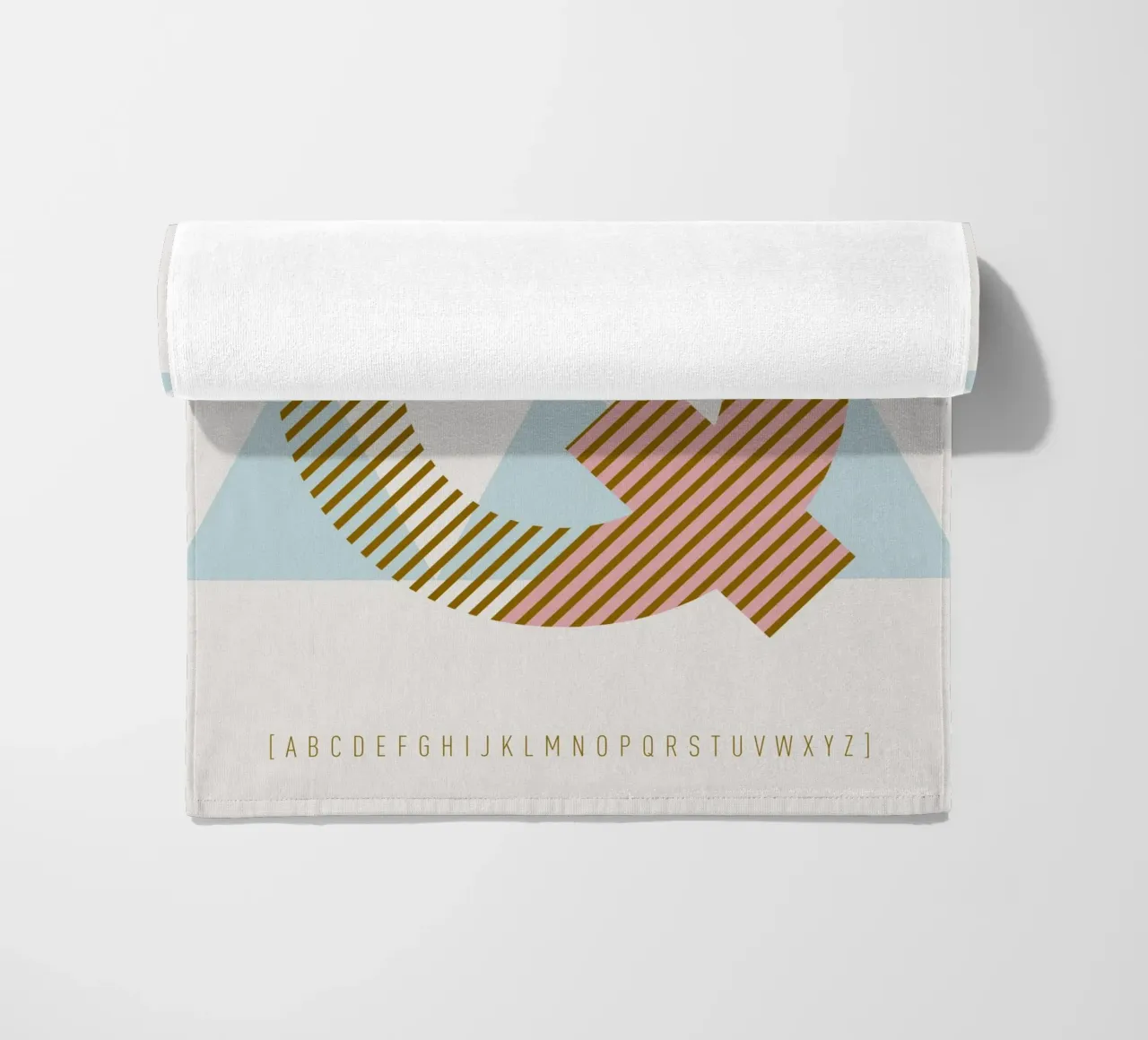 Q Typeface Alphabet telo mare da lazydaypaper