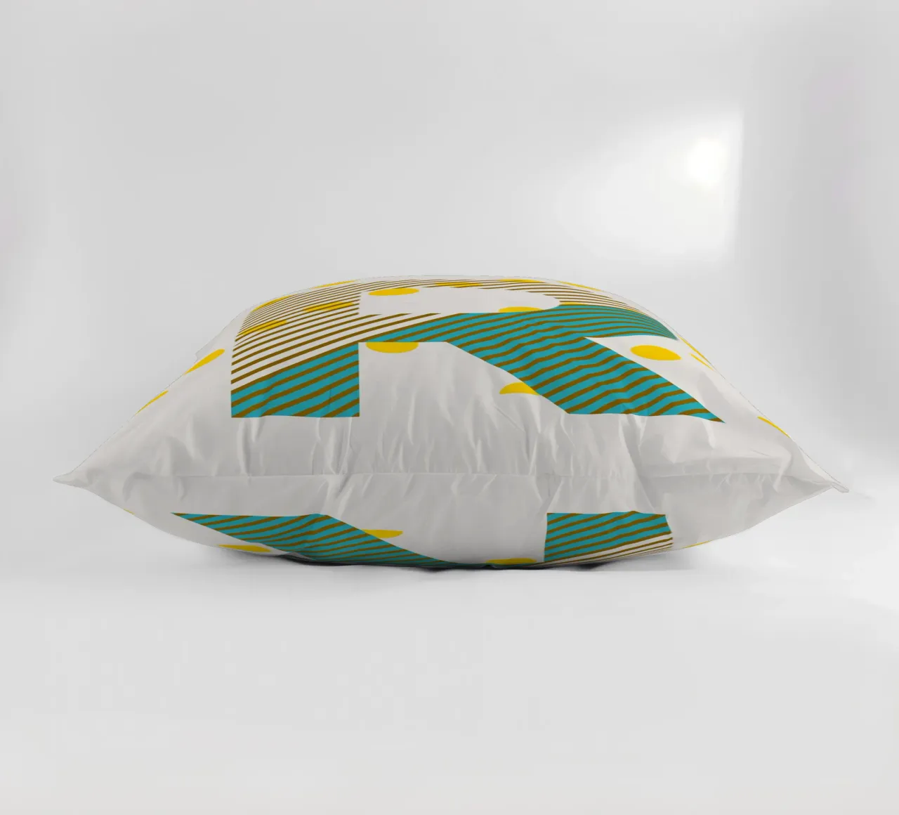 R Typeface Alphabet cuscino da lazydaypaper