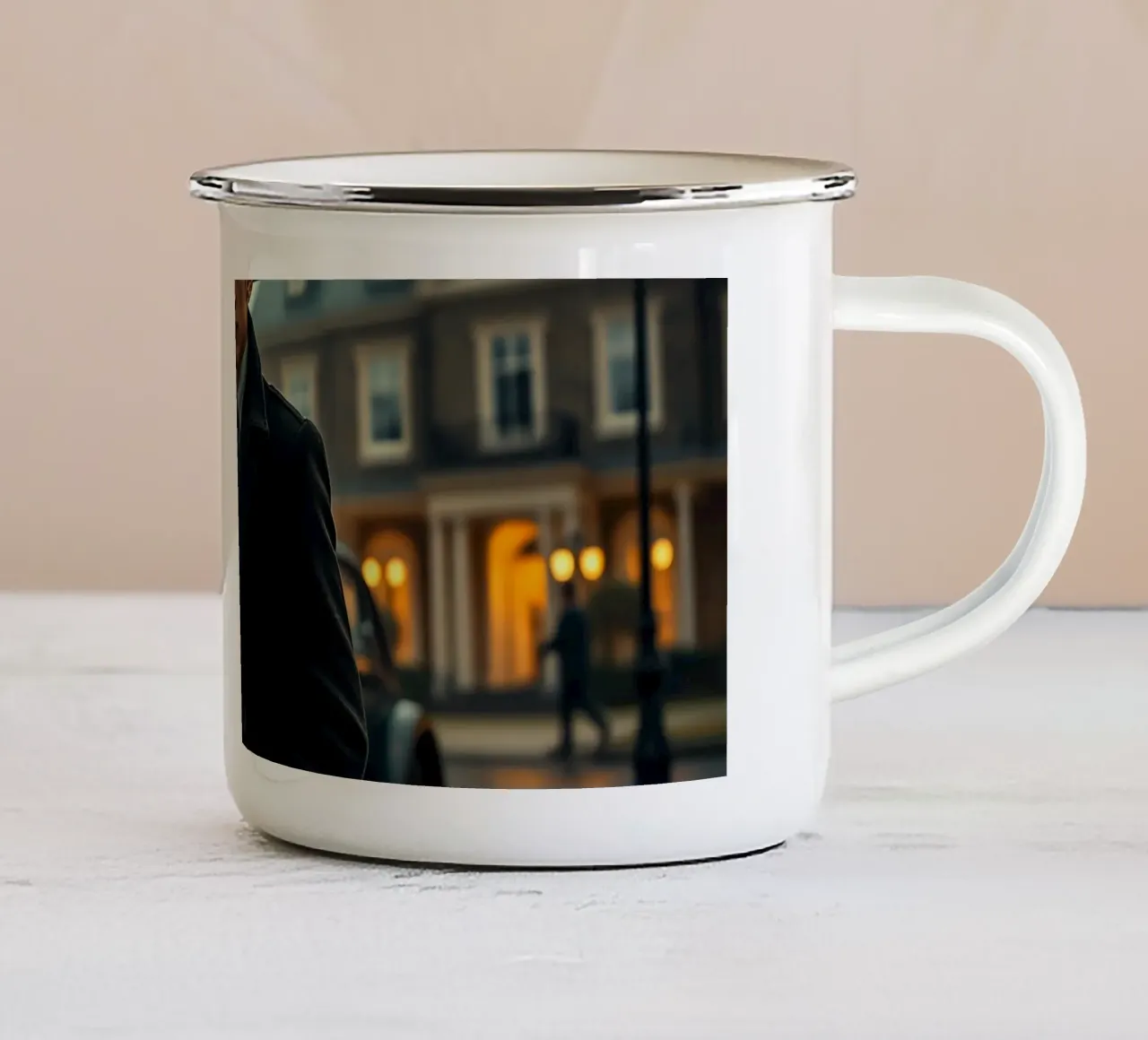 Un giovane uomo si trova sotto un ombrello nero in un autunno piovoso. tazza in smalto da DesignDoodle