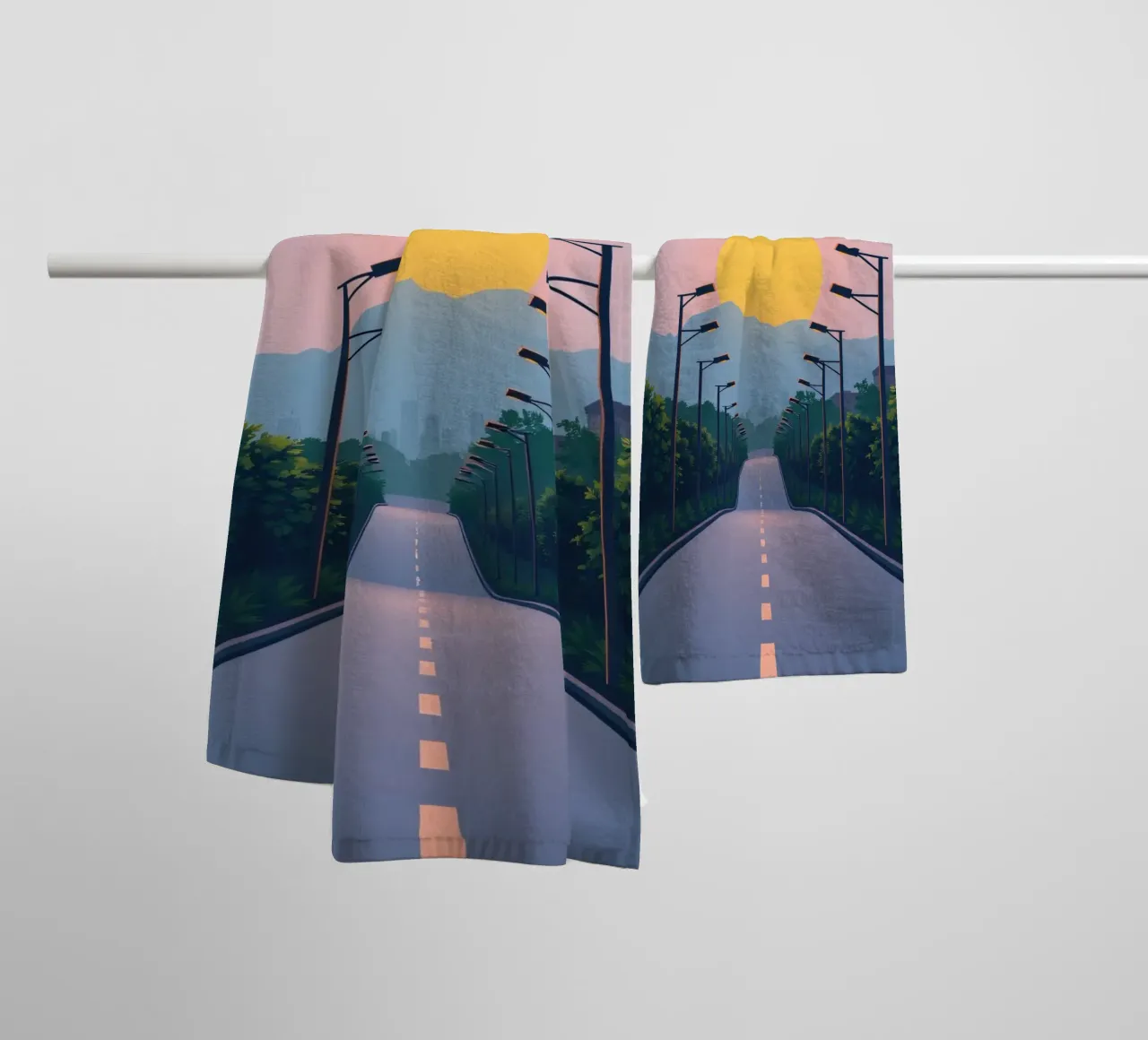 Tramonto su una strada tranquilla fiancheggiata da lampioni asciugamano da bagno da DesignDoodle