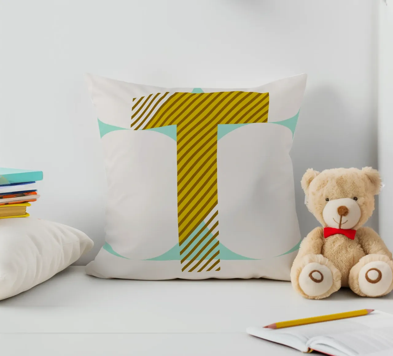 T Typeface Alphabet cuscino da lazydaypaper
