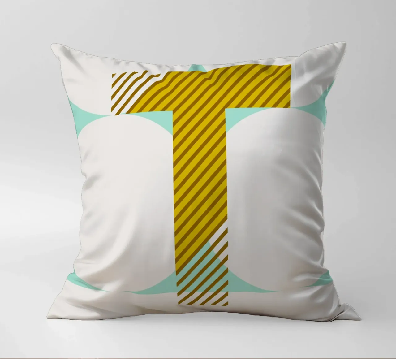 T Typeface Alphabet cuscino da lazydaypaper