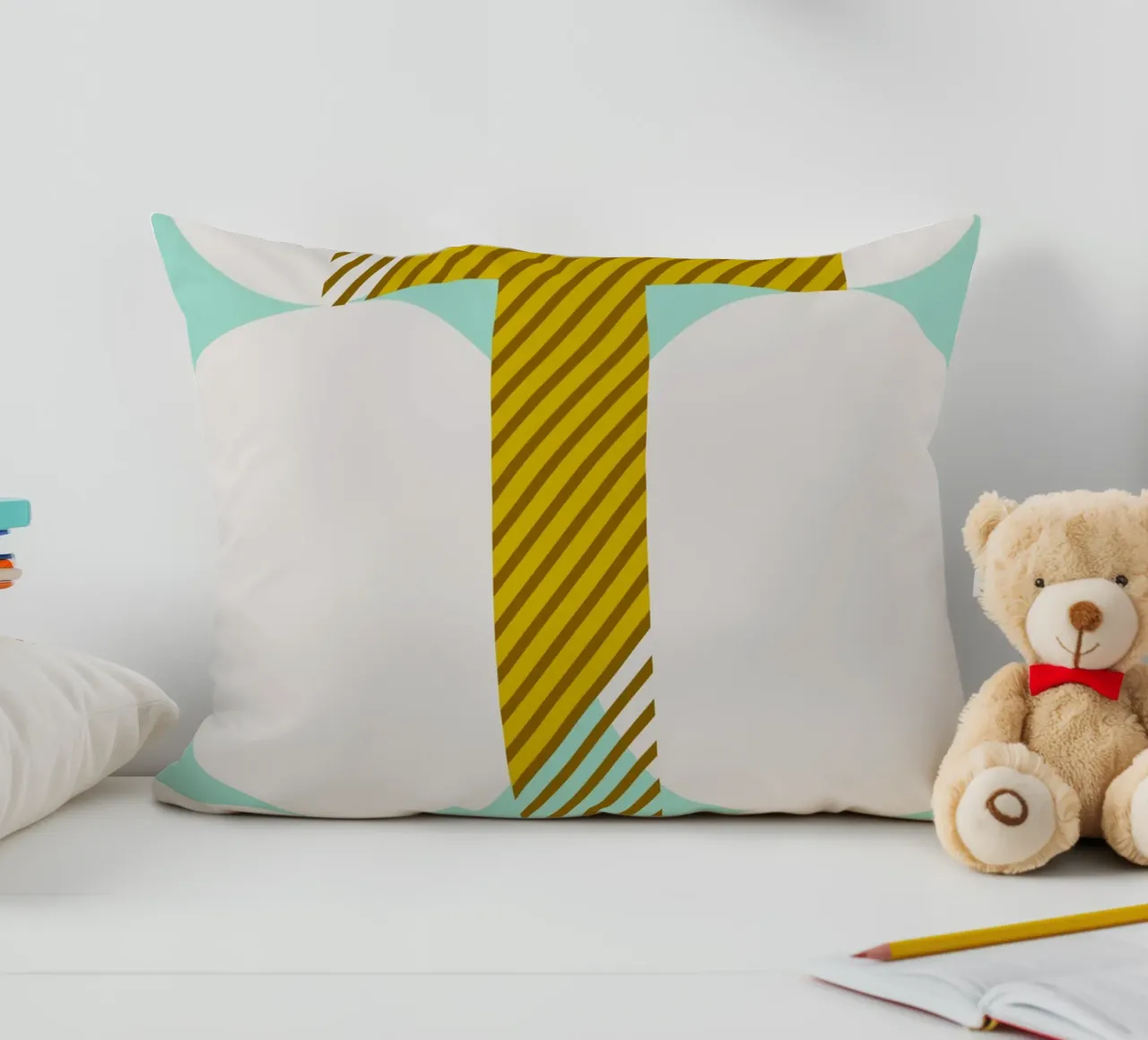 T Typeface Alphabet cuscino da lazydaypaper