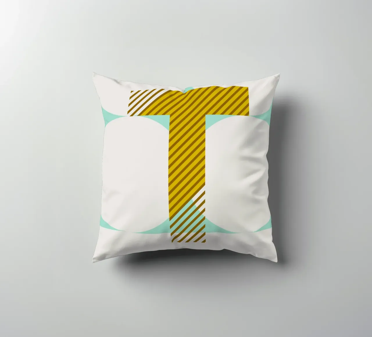 T Typeface Alphabet cuscino da lazydaypaper