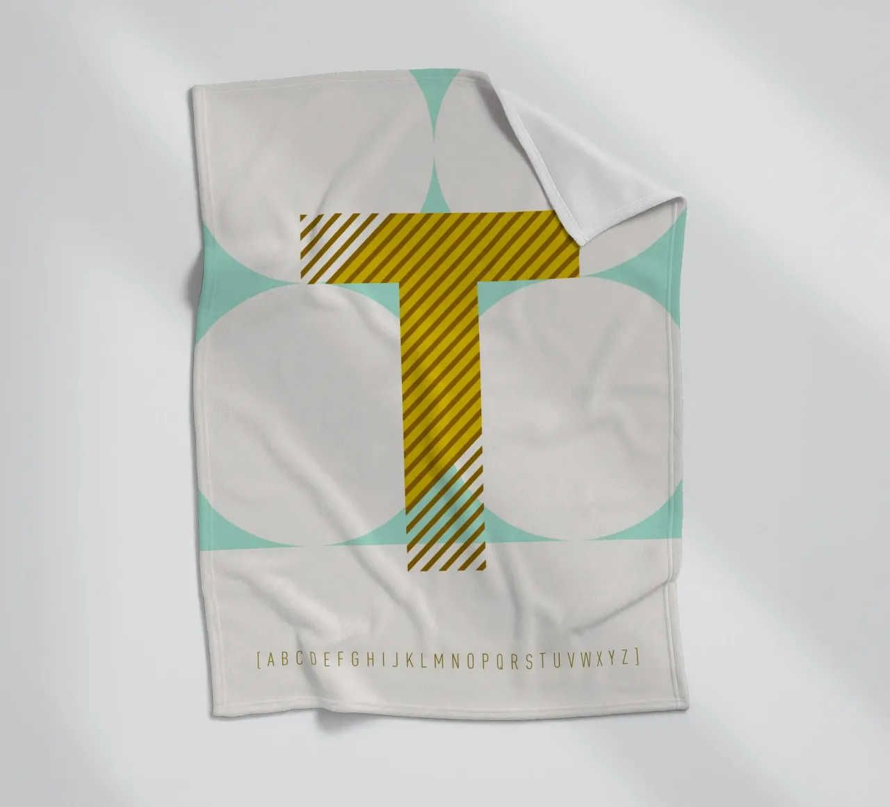 T Typeface Alphabet coperta in pile da lazydaypaper