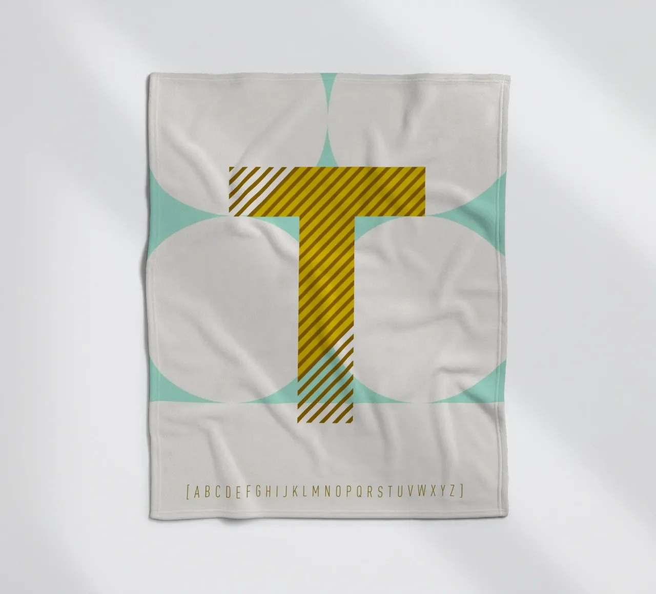 T Typeface Alphabet coperta in pile da lazydaypaper