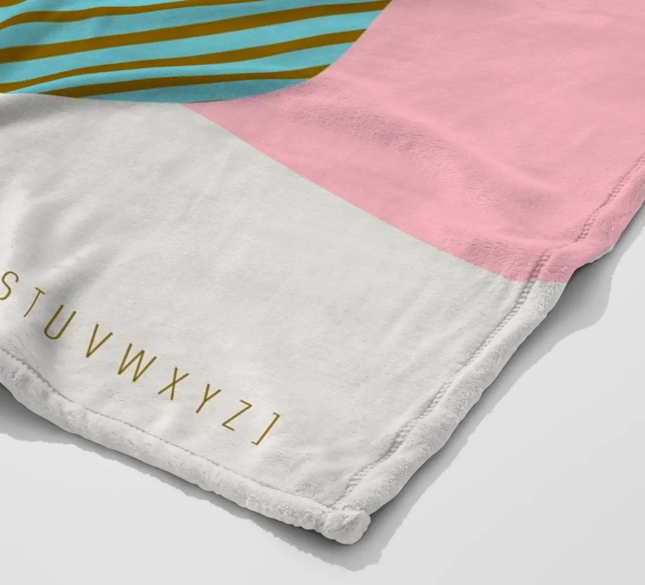 U Typeface Alphabet coperta in pile da lazydaypaper