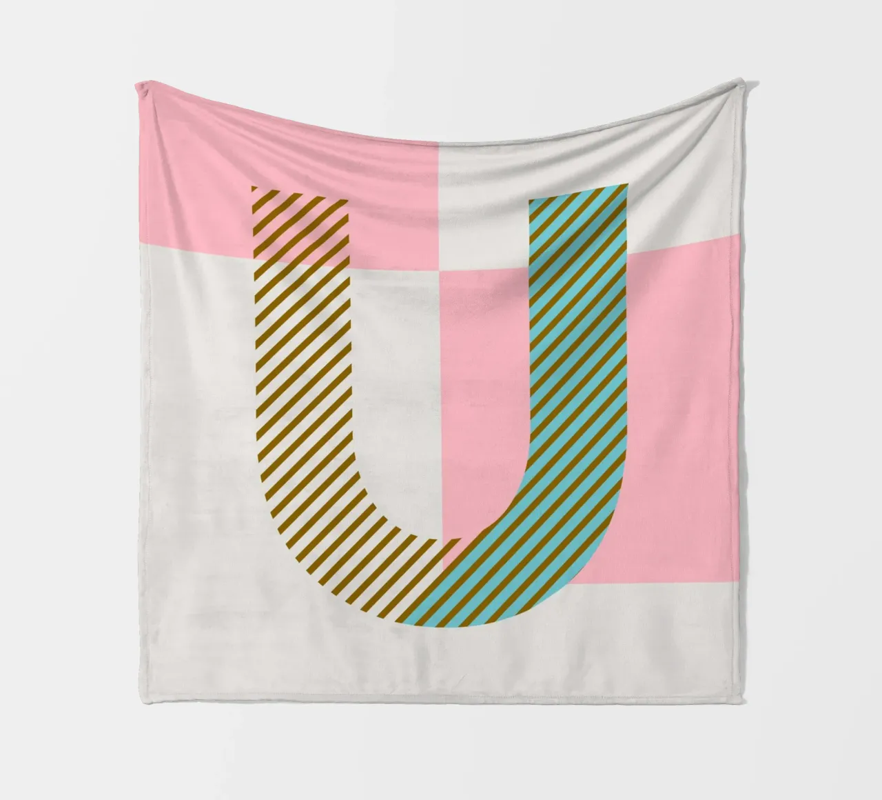 U Typeface Alphabet coperta in pile da lazydaypaper
