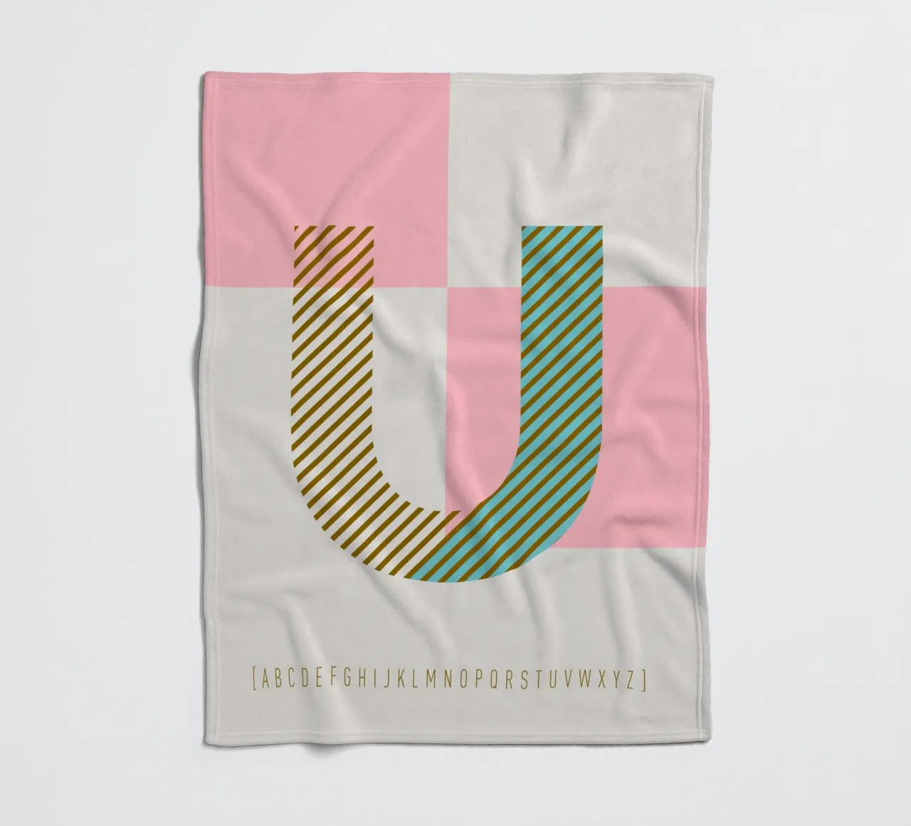 U Typeface Alphabet coperta in pile da lazydaypaper