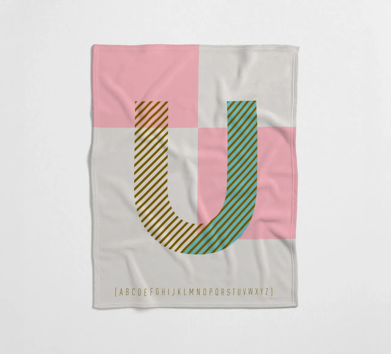 U Typeface Alphabet coperta in pile da lazydaypaper