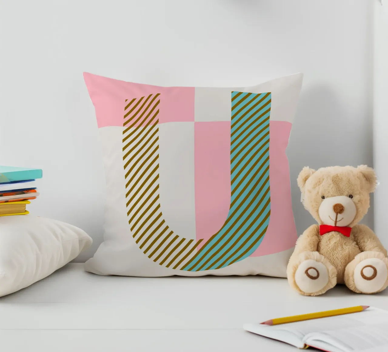 U Typeface Alphabet cuscino da lazydaypaper